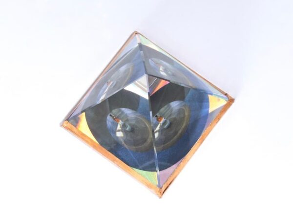 Alternative view of La Pyramide Optique HélioGénor®