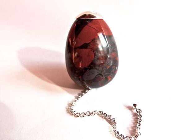 Alternative view of Oeuf de Yoni BloodStone
