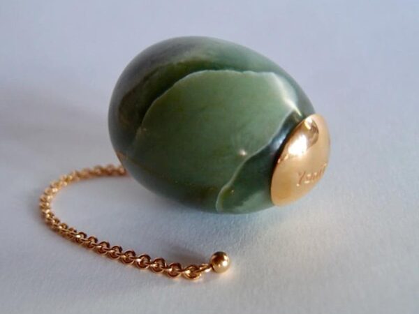 Alternative view of Oeuf de Jade GreenSnake- Oeuf de Yoni