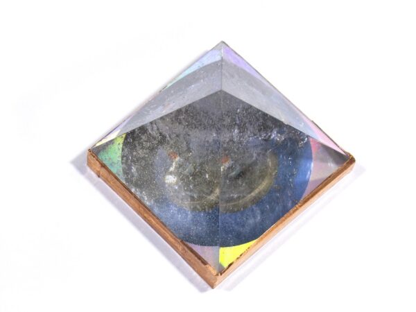 Alternative view of La Pyramide de Cristal HélioGénor®